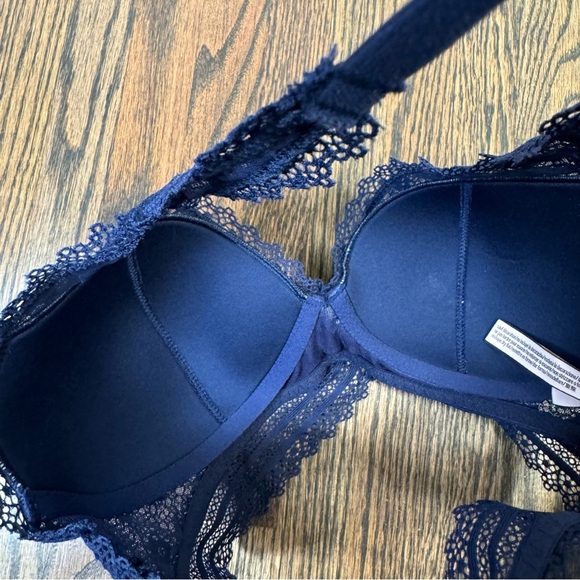 Victoria’s Secret navy lace racer back bralette size medium - Picture 3 of 4
